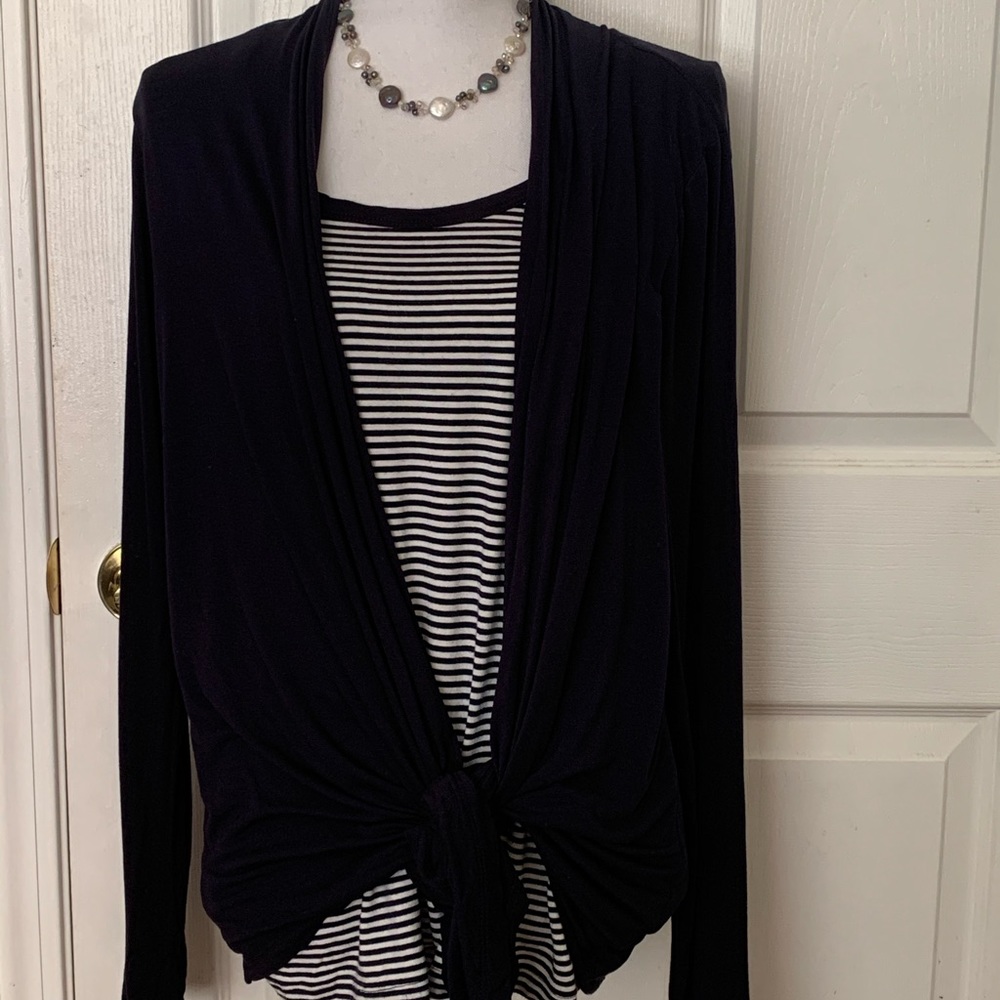 Beautiful Karen Kane tie front lightweight top